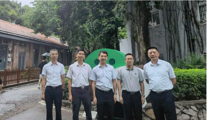 海珠區(qū)委常委、統(tǒng)戰(zhàn)部部長(zhǎng)王福軍帶隊(duì)到新仕誠公司調(diào)研